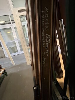 KRÁSNÉ 6TI KOMOROVÉ PLASTOVÉ DVOUKŘÍDLÉ VCHODOVÉ DVEŘE OŘECH - 13