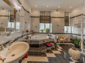 Prodej celopodlažního bytu 4+1 (162 m²) + sklep cca 9 m², Ur - 13