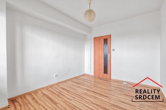 Pronájem bytu 2+1 s lodžií i balkonem, 60 m2, Žižkova, Karvi - 13