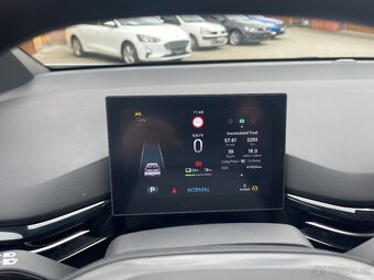 Prodám MG 4 Electric r,v,10/2022 125 KW baterie 54 KWh DPH - 13