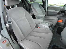 Chrysler Grand Voyager 2,8 CRD Aut. Stow´N Go 7míst 2004 - 13