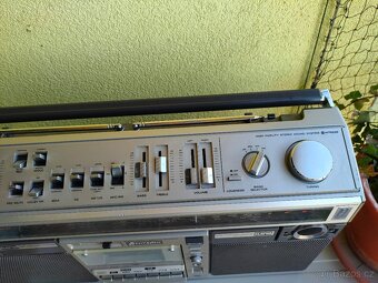 HITACHI TRK - 8190E - BOOMBOX - 13