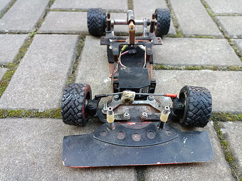 Starší rc auto silniční cestovní dělané na elektro motor - 13