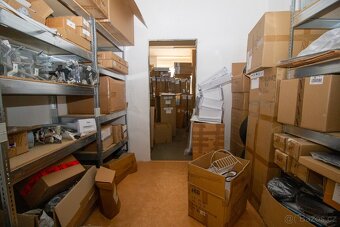 Pronájem kancelářského zázemí se sklady – 292 m² - 13