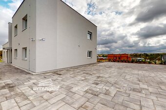 PRONÁJEM: EXKLUZIVNÍ LUXUSNÍ BYT 4+KK (90 M²) S OBROVSKOU TE - 13