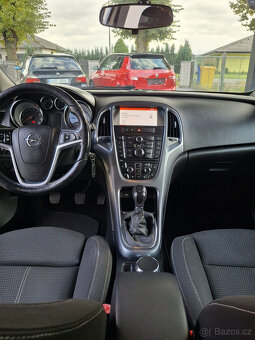 Opel Astra J Sports Tourer 1.4 88KW.NOVÁ STK - 13