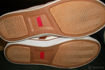 Levis-Dokonalé tnisky, vel. 42,5 - 13