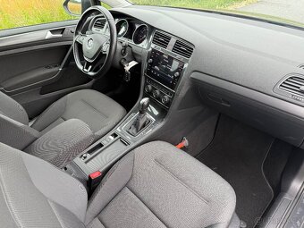 Volkswagen e-Golf, 36kWh,SoH 93%,CCS,NAVI, s DPH 349 000,- - 13