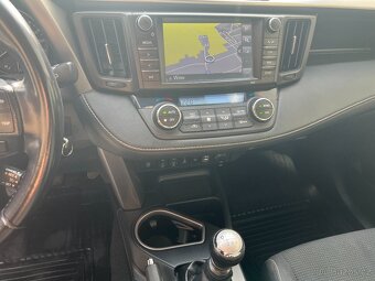 TOYOTA RAV4 2.0D D4D 105 KW,1.MAJ.MANUÁL,TAŽNÉ,NAVI,KAMERA - 13