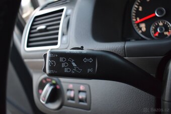 Volkswagen Touran 1,4 TSi DSG PO SERVISU,7MÍST - 13