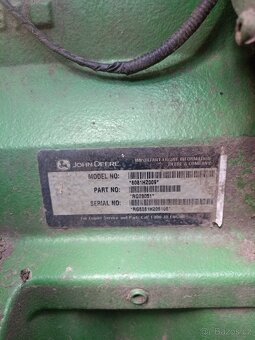 Prodám sklízecí mlátičku John Deere - 13