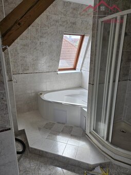 Pronájem podkrovní bytové jednotky 3+1 s parkováním, 124 m2, - 13