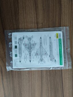 Modely letadel , dopraváky,plastové stavebnice. - 13