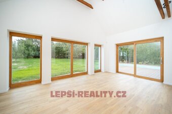 Krásný nadstandartní dům 5+kk s bazénem v Úvalech - Zálesí - 13