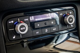 Volkswagen Touareg II 3.0V6 TDI BMT 4MOTION Mountain - 13
