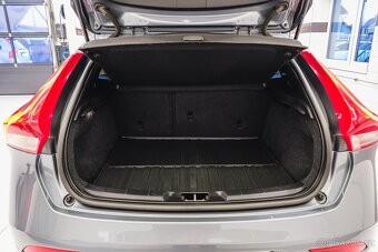 Volvo V40 2018 D3 110kW R-design nez.topení,LED,tažné zař. - 13