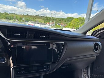 Toyota Auris 1,8 Hybrid e-CVT Executive - 13