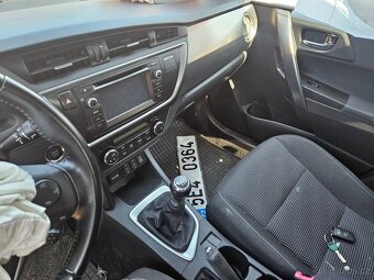 Toyota Auris 1.6 97kw 2014 ČR - 13
