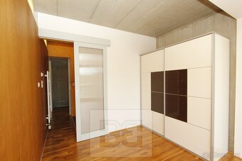 Prostorný a světlý byt 2+kk (66 m2) s garáží a vinným boxem  - 13