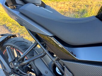 🏍️ CFMOTO 300 NK – 4 500 km, perfektní stav - 13