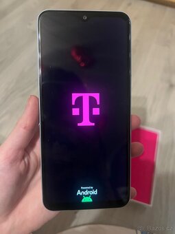 T Phone 3, Stříbrný - 13