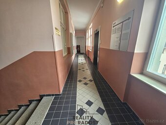 Pronájem kanceláře  62 m2 v centru města s výtahem - 13