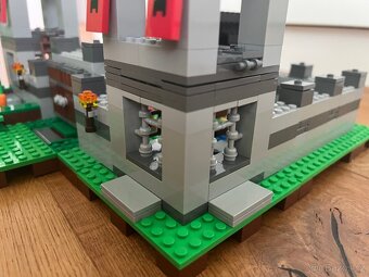 Lego Minecraft pevnost - 13