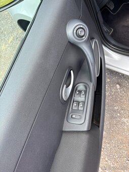 Renault Clio III 1.6 16V, r. 2007 - 13