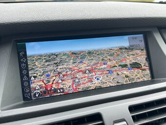 •BMW X5 xDrive30d, Bi-XENON, PDC, TAŽNÉ Z. - 13