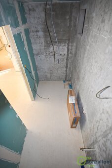 Prodej rodinného domu v rekonstrukci, 560 m2, CP 993 m2 - Ro - 13