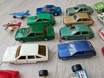 27 kusov- auticka a lietadla- 80-te roky 20.stor. - 13