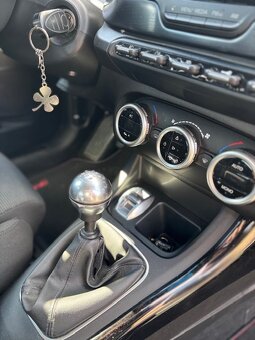 Alfa Romeo Giulietta 1.4 TB, 88kW - spolehlivá, servisovaná - 13