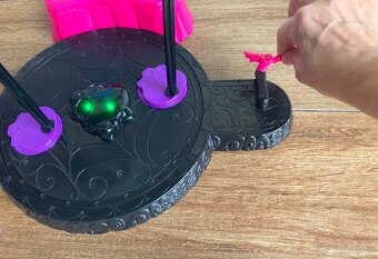 Monster high podium se světelnými efekty - 13