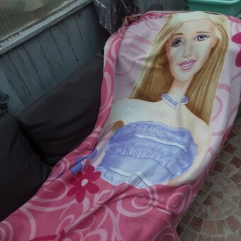 Různé hračky, knihy, obleceni - 13