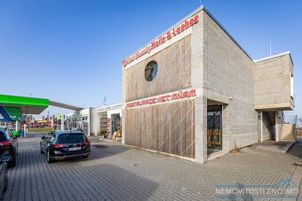 Pronájem dvou komerčních prostor (každý 72m2), nyní zde mani - 13