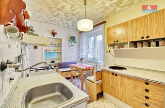 Prodej bytu 2+1, 77 m², Ostrov, ul. Komenského - 13