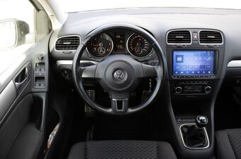 Volkswagen Golf 1.6 TDI z roku 2011 - 13