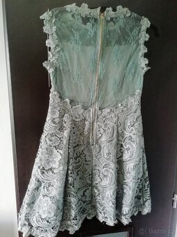 Zn., mladistvě působící, společenské šaty Lilly Mcbee, v. L - 13