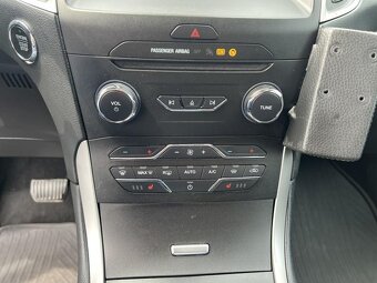 Prodám Ford S-MAX 2.0. 140kw. 4x4. Soukromé vozidlo minister - 13