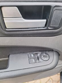 Ford Focus 5dv. 1.6i / 74kW, r.v. 2007.1.majitel - 13