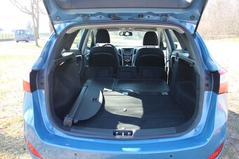 Hyundai i30 1.6 GDI 99 kW, kombi, 95 821 km – bohatá výbava - 13