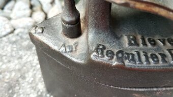 Obrovská komínová velmi stará sbírková žehlička D.R.G.M. - 13