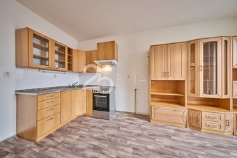 Prodej bytu o dispozici 2+1 s využitím společné zahrady a pa - 13