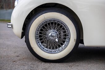 Jaguar XK120 Coupe - 13
