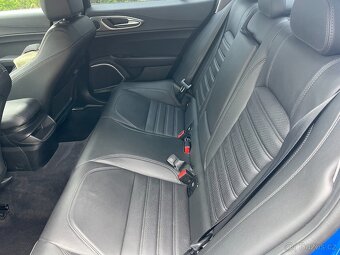 Alfa Romeo Giulia Q4 Veloce - 13