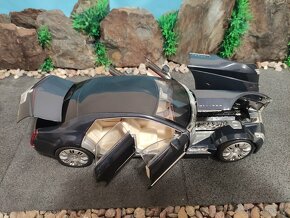 Prodám model 1:18 Cadillac sixteen - 13
