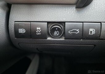 Toyota Camry 2.5-BENZÍN-AUTOMAT - 13