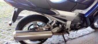 Yamaha FJR 1300 - 13