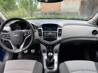Chevrolet Cruze 1.8i 16V (104 kW) – sedan, r. 2010, STK 2/20 - 13