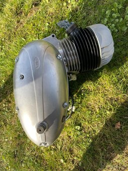 ORIGINÁL TÉMĚŘ ULOŽENKOVÝ MOTOR NA MOTOCYKL JAWA ČZ PANELKA - 13